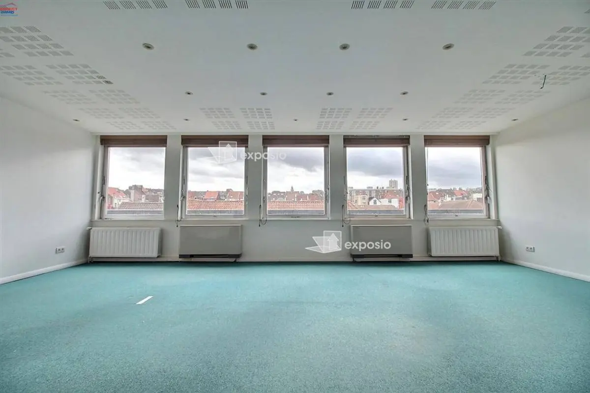 Commerce à  à Saint-Gilles 1060 5200.00€  chambres 150.00m² - annonce 614417