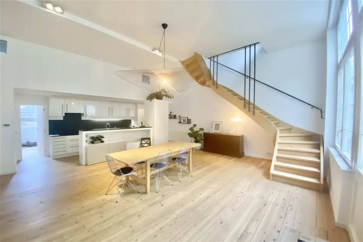 Appartement à louer à Saint-Gilles 1060 2350.00€ 3 chambres 160.00m² - annonce 614766