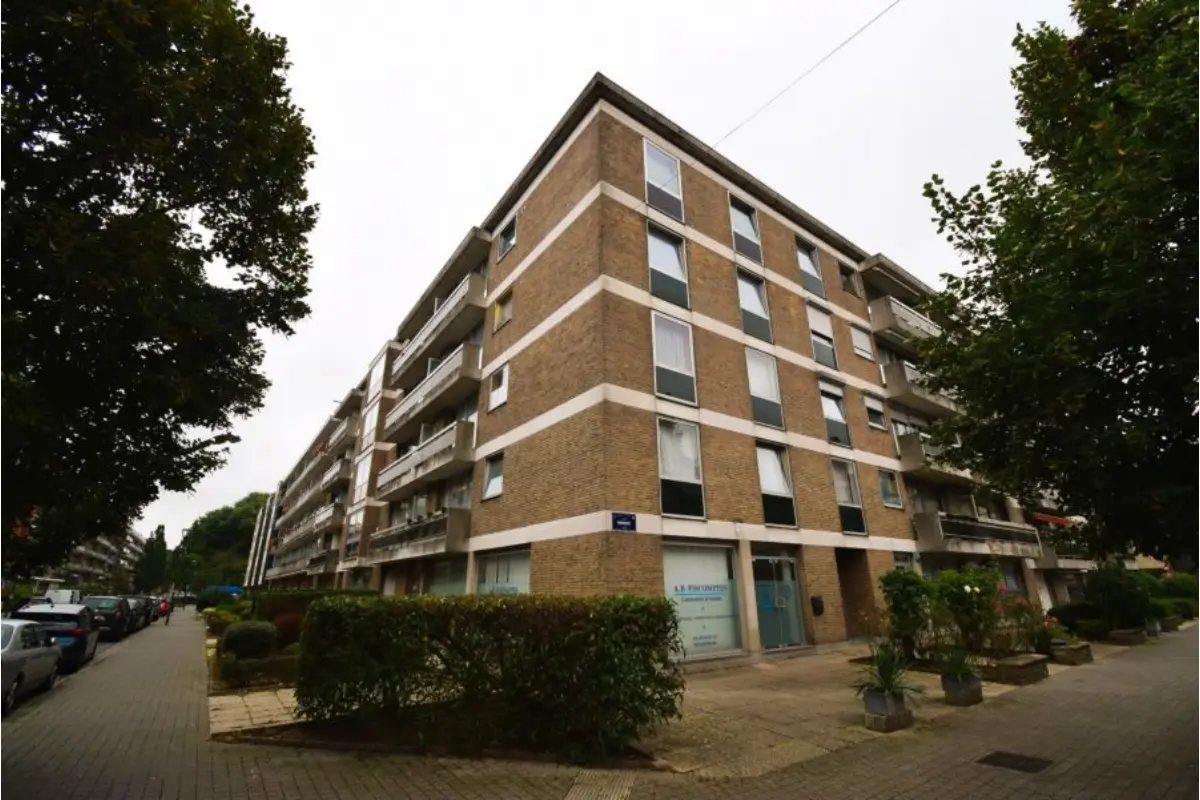 Handelszaak te  koop in Sint-Jans-Molenbeek 1080 195000.00€  slaapkamers m² - Zoekertje 615130