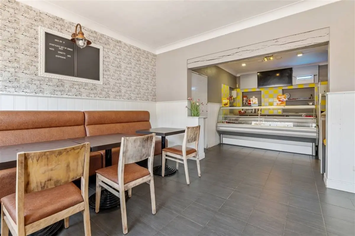 Handelszaak te  koop in Geel 2440 275000.00€ 3 slaapkamers 160.00m² - Zoekertje 616835