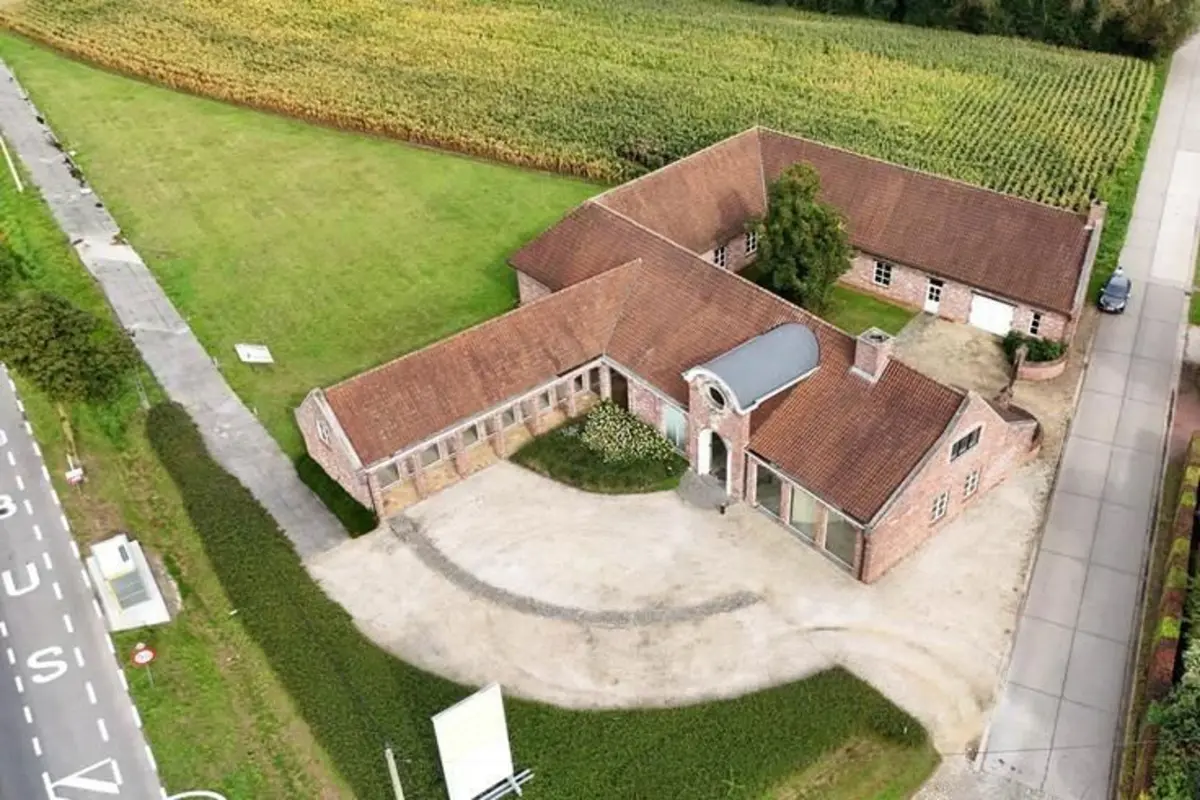 Handelszaak te  koop in Ouwegem 9750 995000.00€  slaapkamers 975.00m² - Zoekertje 616865