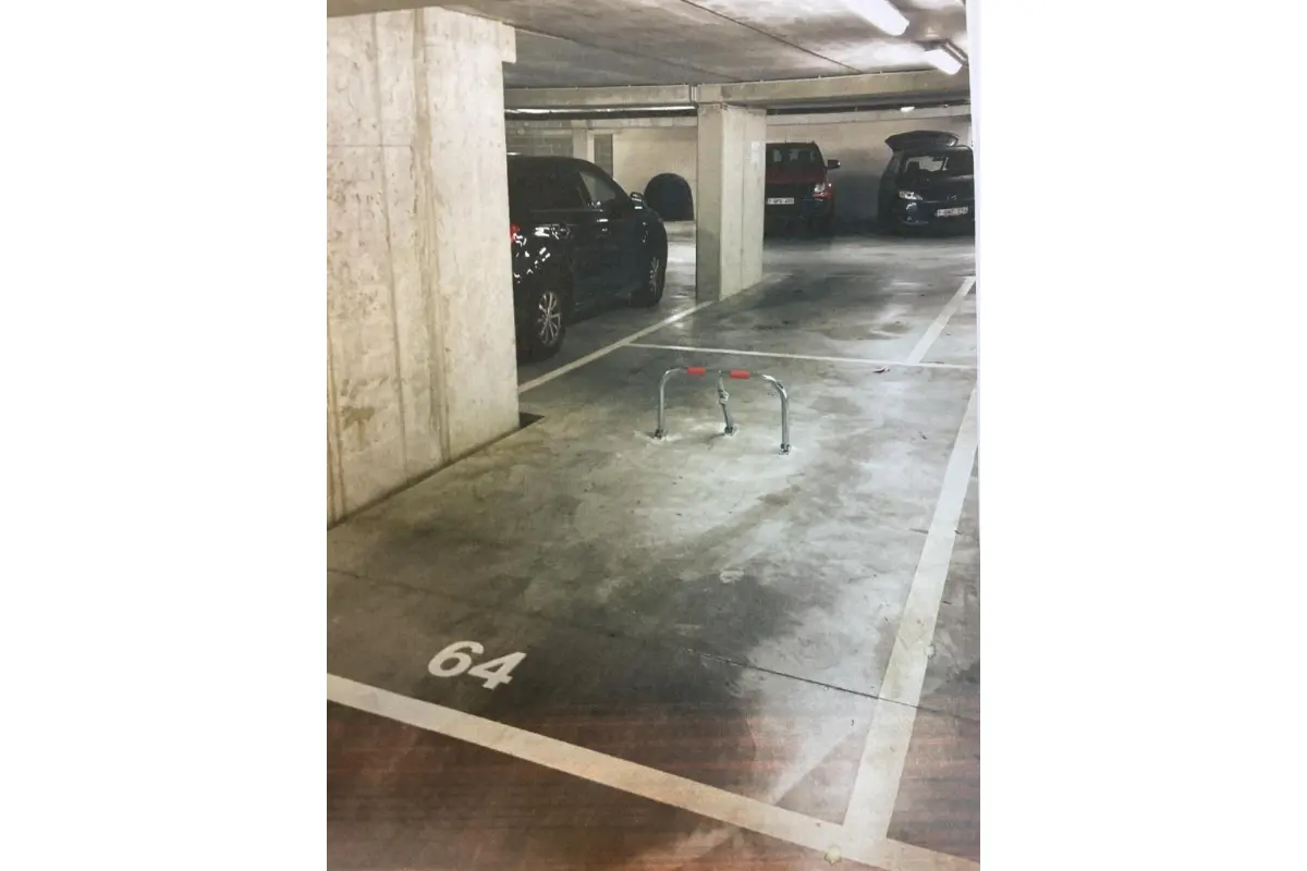 Parking te  koop in Sint-Jans-Molenbeek 1080 15995.00€  slaapkamers m² - Zoekertje 617391
