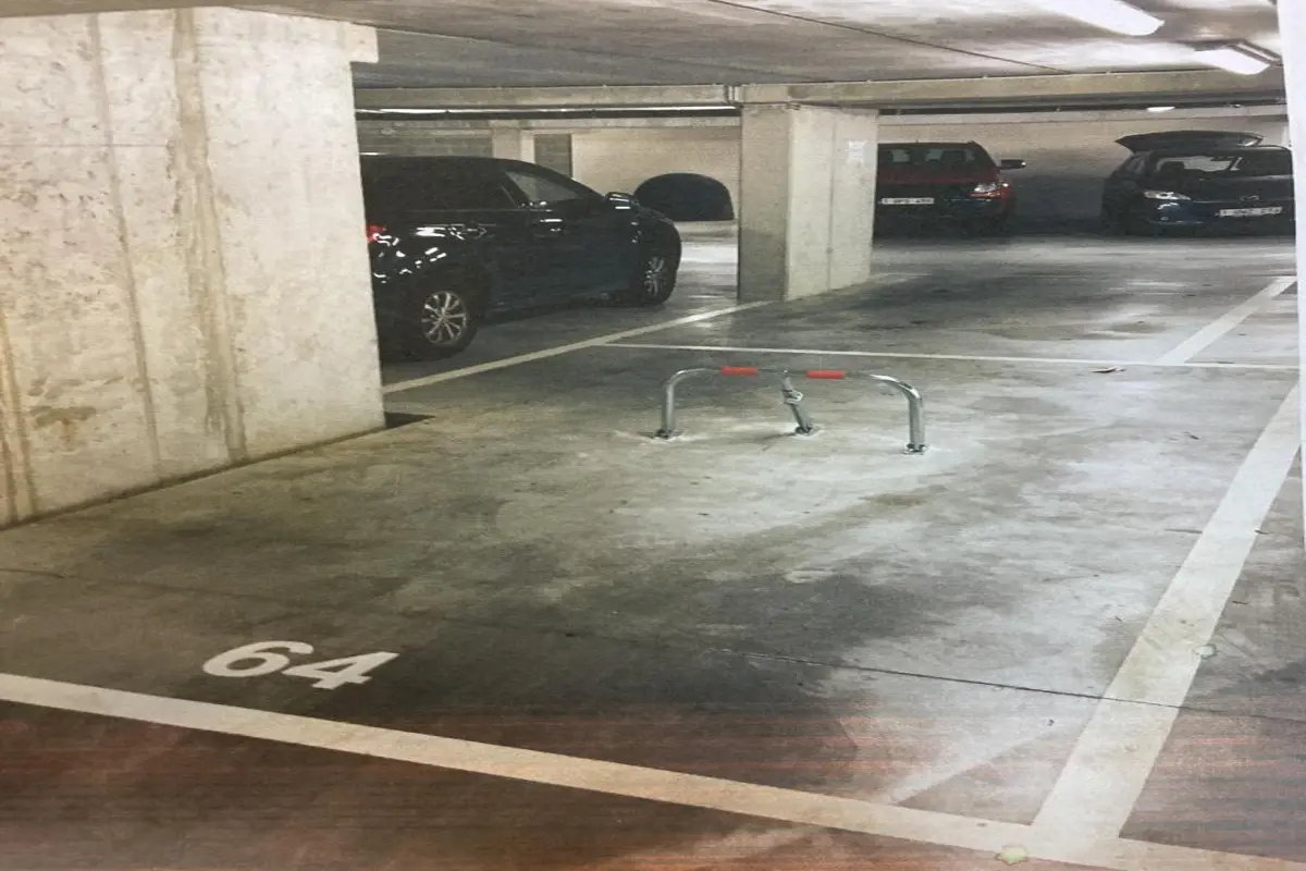 Parking & garage te koop in Sint-Jans-Molenbeek 1080 17500.00€ slaapkamers m² - Zoekertje 617391