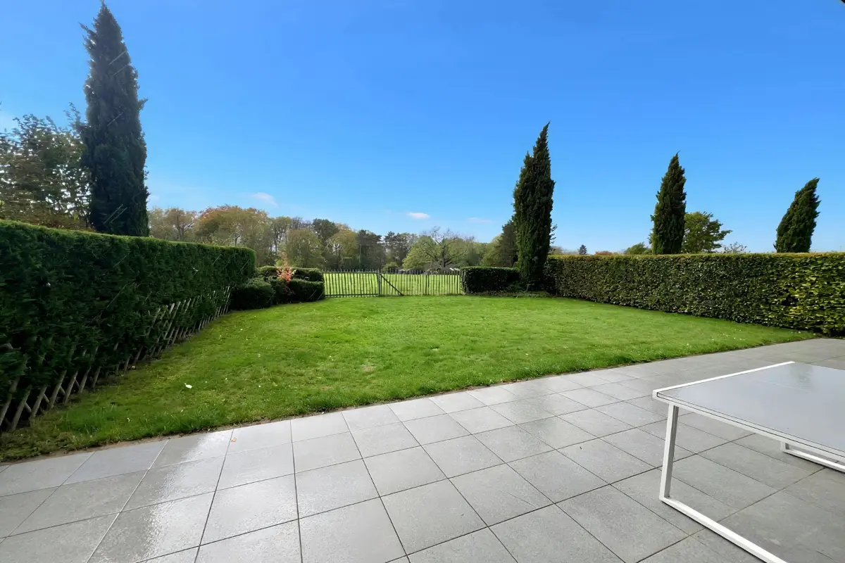 Appartement te in Wezembeek-Oppem 1970 2300.00€ 3 slaapkamers 115.00m² - Zoekertje 617056