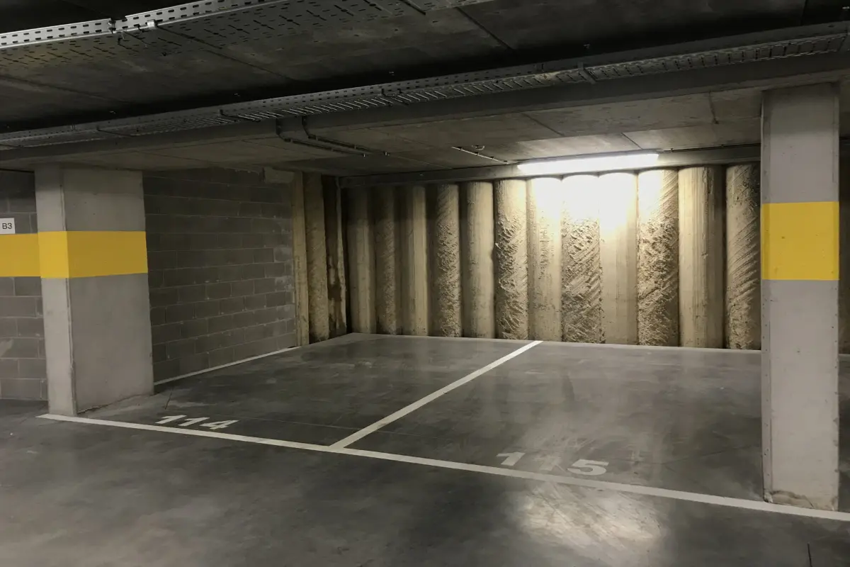 Parking & garage te  huur in Anderlecht 1070 95.00€  slaapkamers m² - Zoekertje 617561