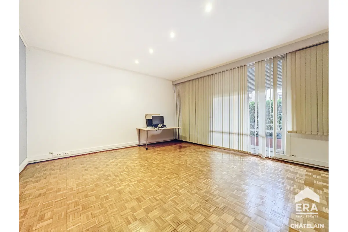 Benedenverdieping te  koop in Ukkel 1180 290000.00€ 1 slaapkamers 71.81m² - Zoekertje 621035