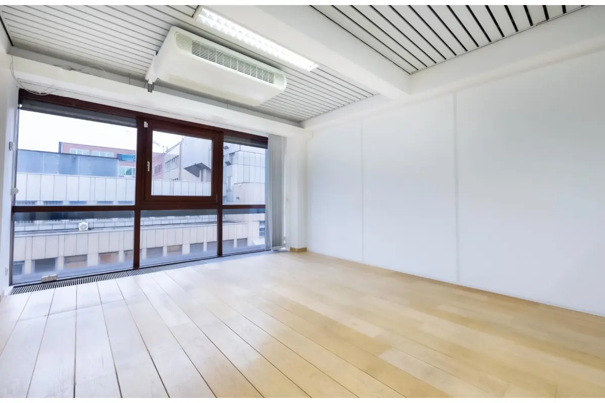 Commerce à louer à Etterbeek 1040 1770.00€  chambres 170.00m² - annonce 620514