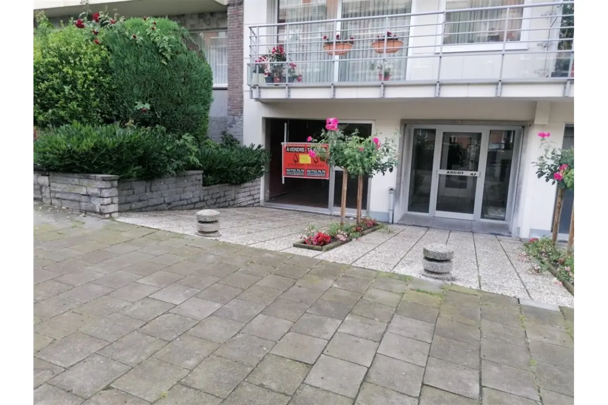 Handelszaak te  koop in Sint-Jans-Molenbeek 1080 169000.00€  slaapkamers 120.00m² - Zoekertje 621561