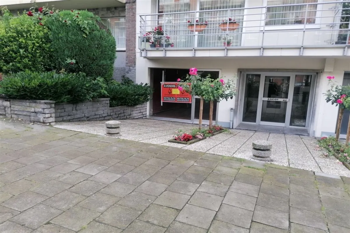 Handelszaak te  in Sint-Jans-Molenbeek 1080 169000.00€  slaapkamers 120.00m² - Zoekertje 621561