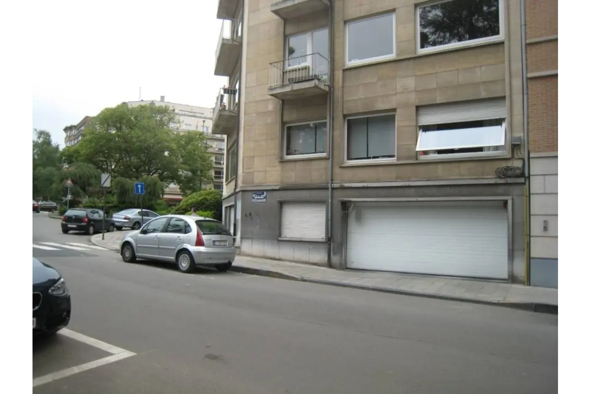 Parking te  huur in Elsene 1050 110.00€  slaapkamers m² - Zoekertje 621934