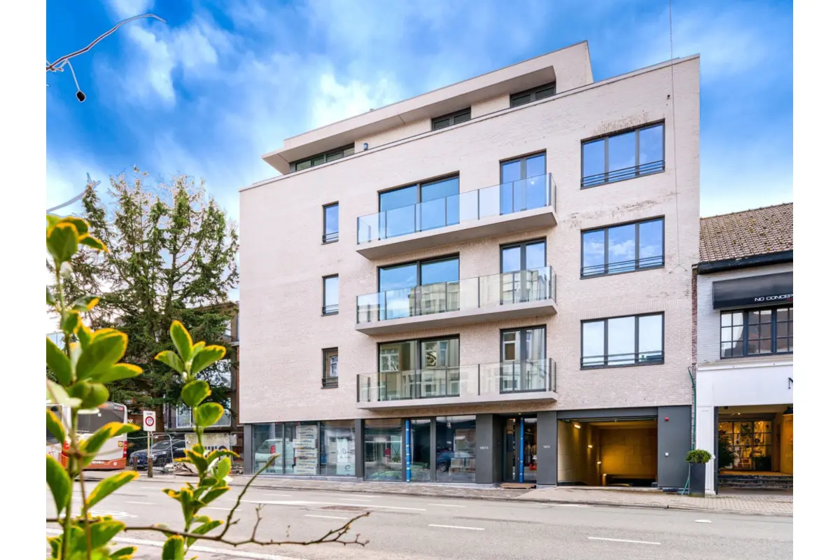 Benedenverdieping te  in Ukkel 1180 3550.00€ 3 slaapkamers 192.00m² - Zoekertje 622996