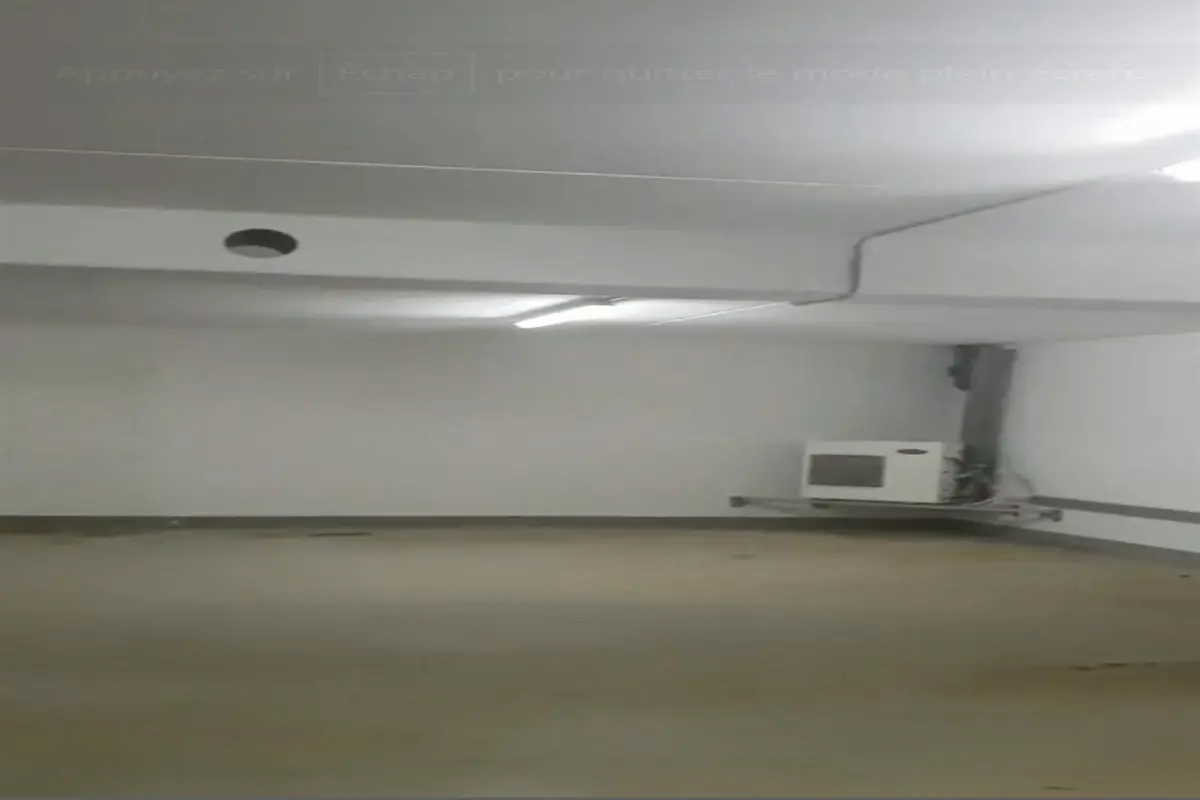 Parking / garage à louer à Rhode-Saint-Genese 1640 450.00€  chambres m² - annonce 622623