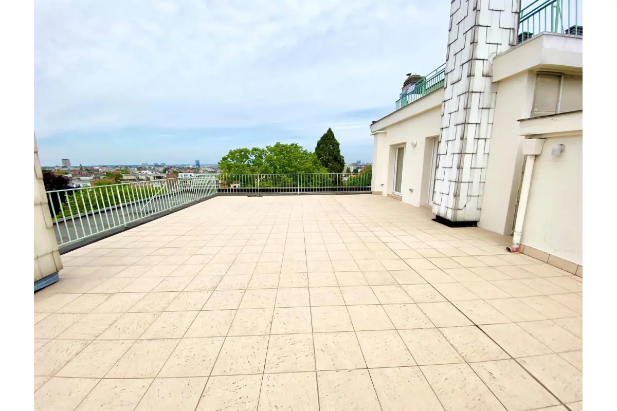 Penthouse te  huur in Ukkel 1180 3200.00€ 3 slaapkamers 221.00m² - Zoekertje 625140