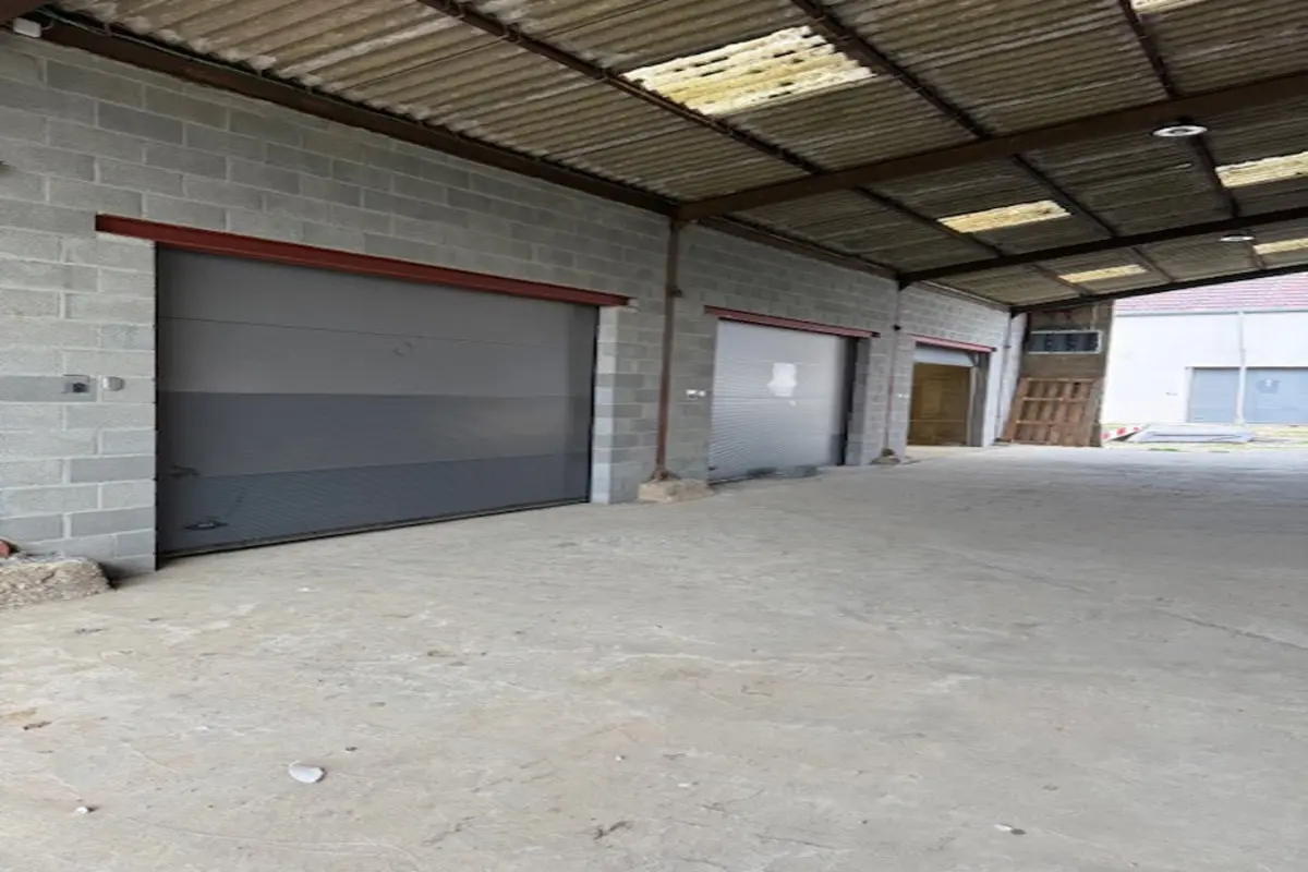 Parking / garage à louer à Fontaine-l'Evêque 6140 200.00€  chambres m² - annonce 626072