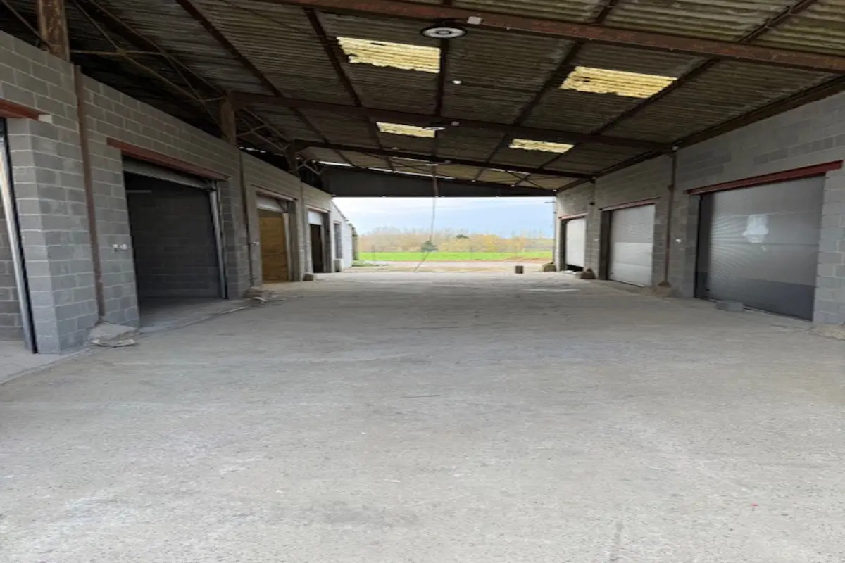 Parking / garage à louer à Fontaine-l'Evêque 6140 300.00€  chambres m² - annonce 626073