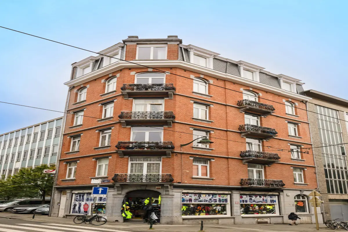 Appartement te  koop in Sint-Gillis 1060 230000.00€ 1 slaapkamers 79.00m² - Zoekertje 627047