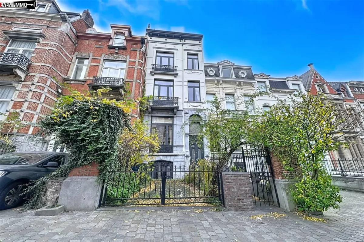 Huis te  koop in Schaarbeek 1030 645000.00€ 6 slaapkamers 300.00m² - Zoekertje 627062