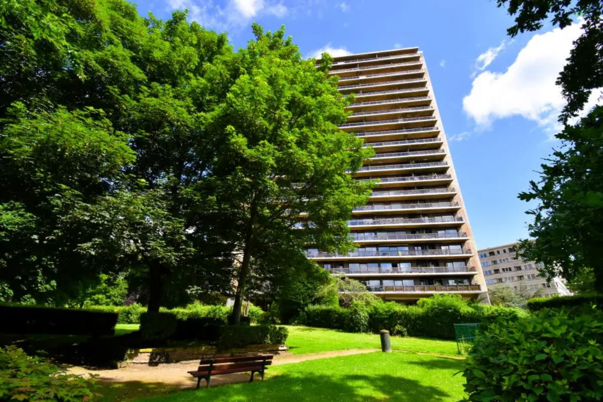 Box te  koop in Sint-Jans-Molenbeek 1080 130000.00€  slaapkamers m² - Zoekertje 626785