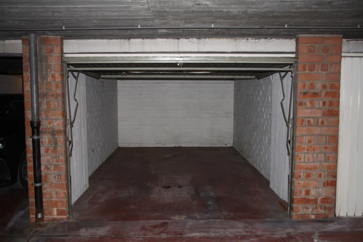 Parking & garage te  huur in Watermaal-Bosvoorde 1170 130.00€  slaapkamers m² - Zoekertje 628298
