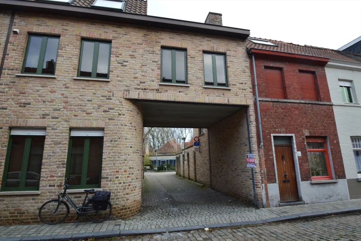 Parking / garage à louer à Bruges 8000 140.00€  chambres m² - annonce 629179