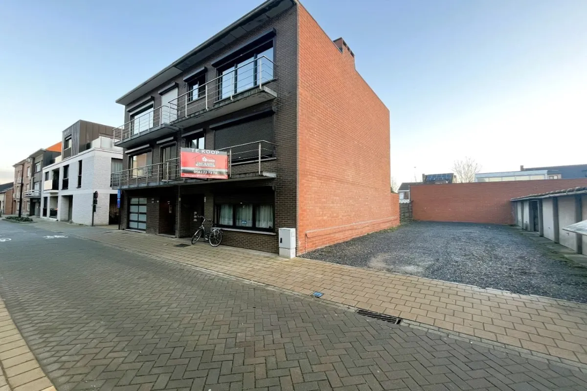 Appartement te  koop in Geel 2440 375000.00€ 5 slaapkamers 204.00m² - Zoekertje 628439