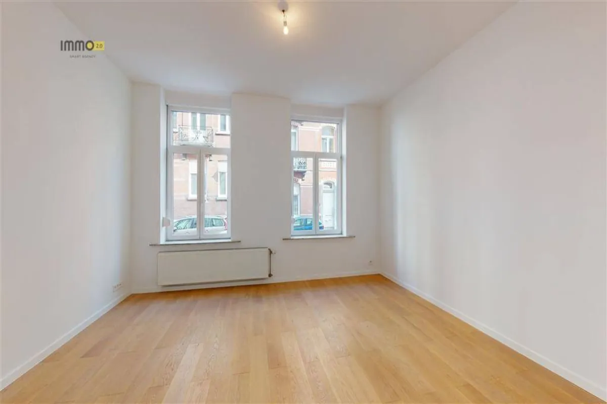 Appartement te  koop in Sint-Gillis 1060 325000.00€ 2 slaapkamers 83.00m² - Zoekertje 629307