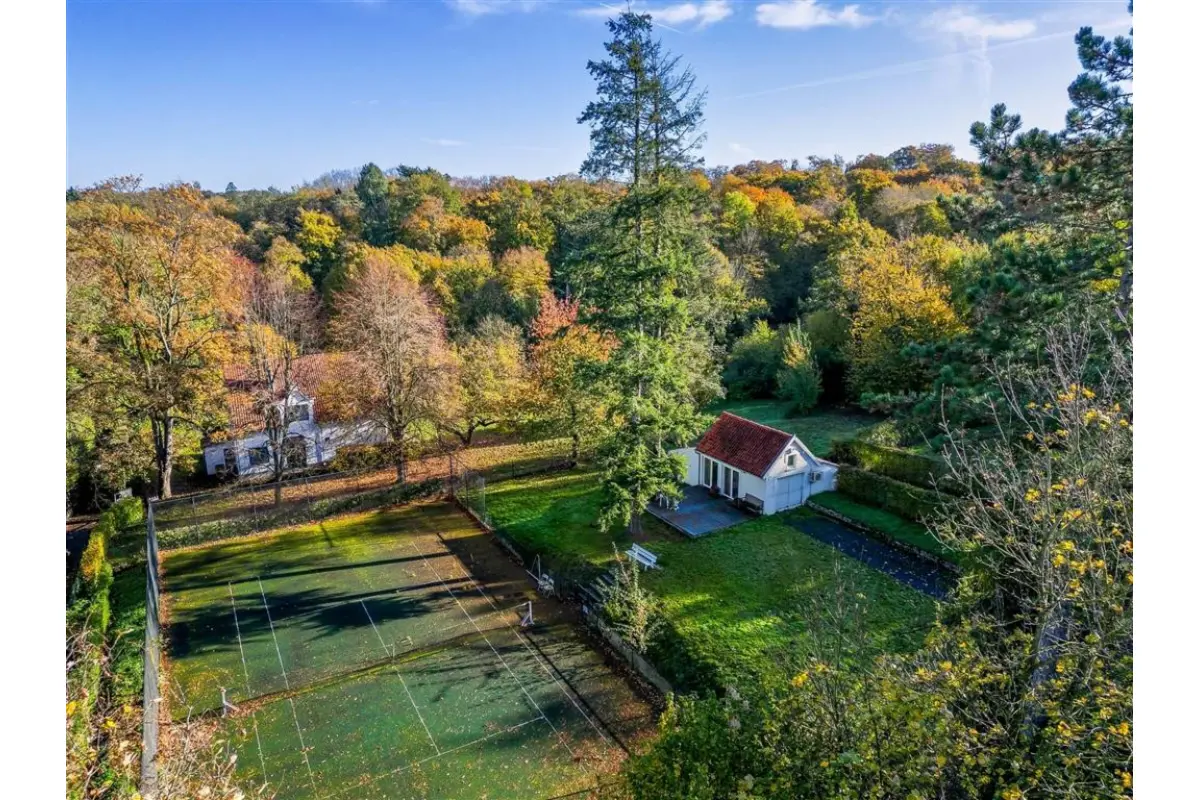 Bouwgrond te  in Linkebeek 1630 725000.00€  slaapkamers m² - Zoekertje 629423