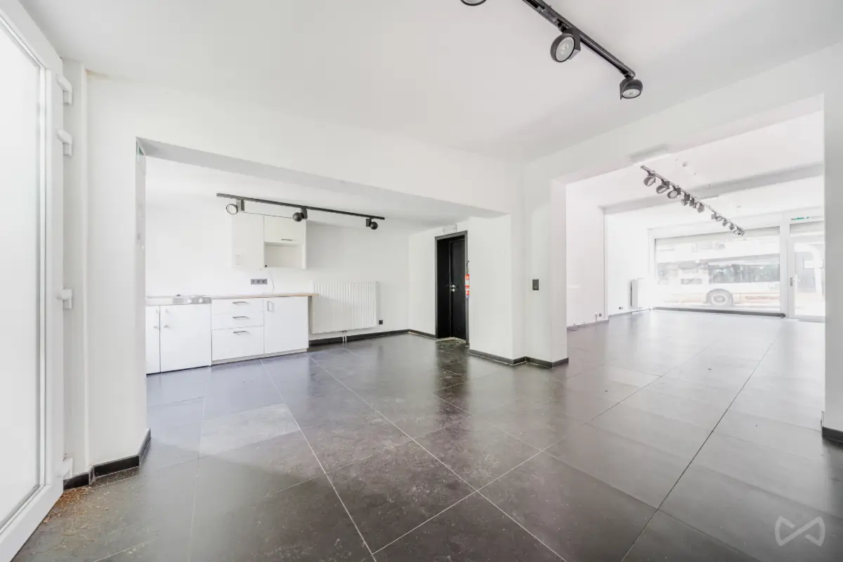 Handelszaak te  koop in Elsene 1050 275000.00€  slaapkamers 83.00m² - Zoekertje 628538