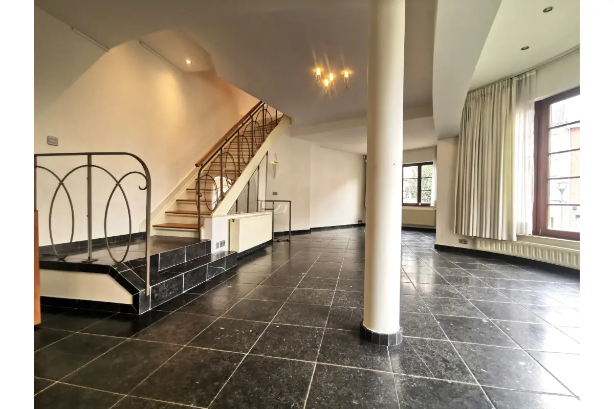 Huis te  huur in Sint-Lambrechts-Woluwe 1200 3200.00€ 4 slaapkamers 305.00m² - Zoekertje 629445