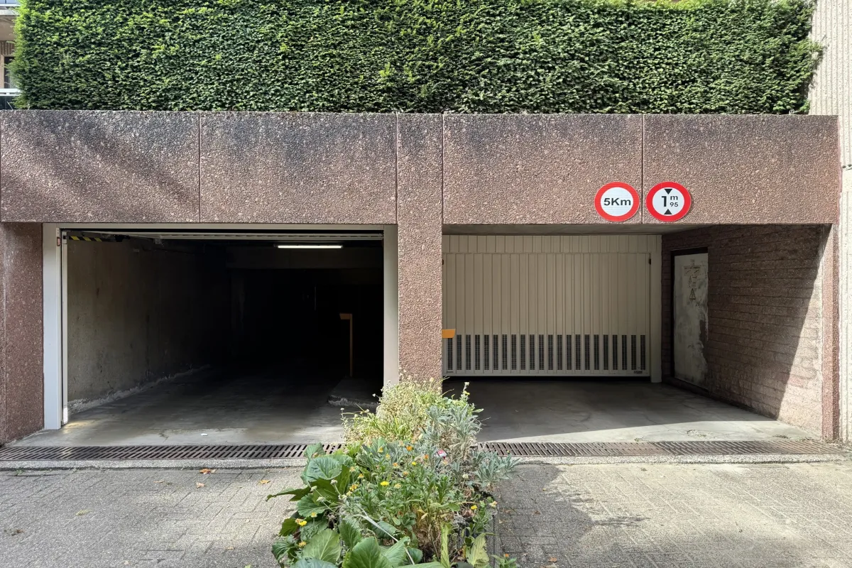 Parking te  koop in Sint-Lambrechts-Woluwe 1200 24000.00€  slaapkamers m² - Zoekertje 630476