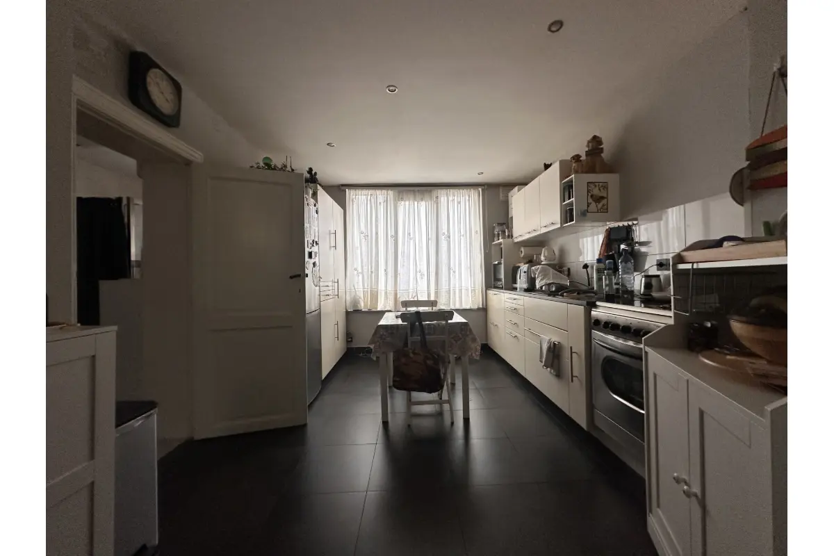 Appartement te  koop in Sint-Gillis 1060 174000.00€ 1 slaapkamers 73.00m² - Zoekertje 629787