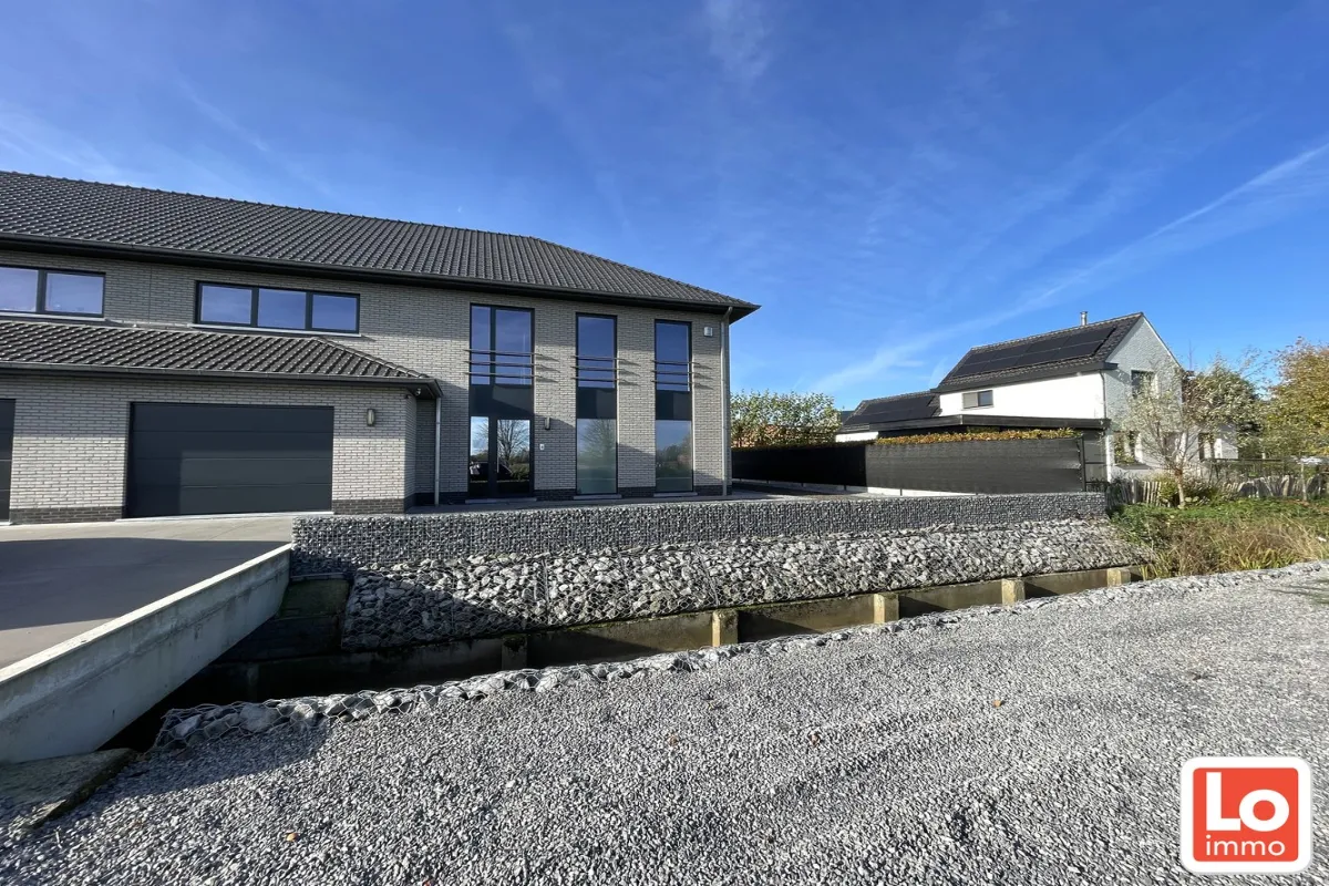 Huis te  huur in Zeveneken 9080 1500.00€ 4 slaapkamers m² - Zoekertje 629660