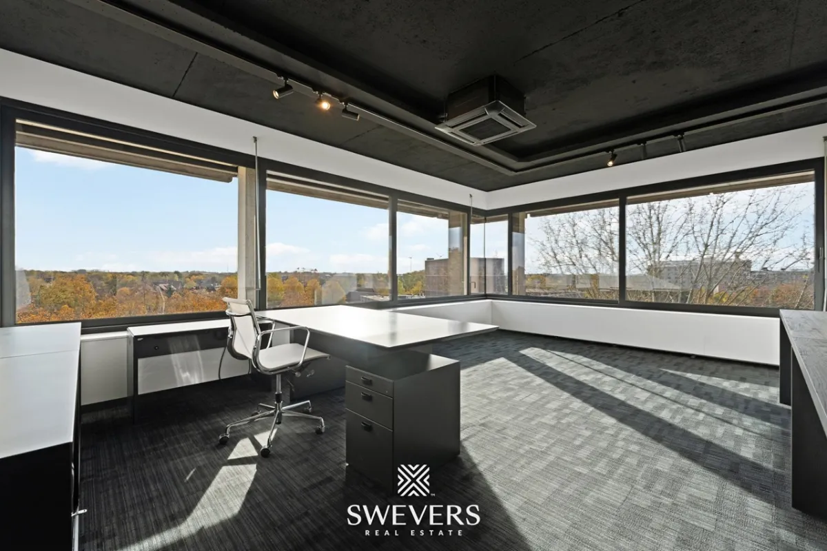 Handelszaak te  huur in Hasselt 3500 4000.00€  slaapkamers m² - Zoekertje 630070