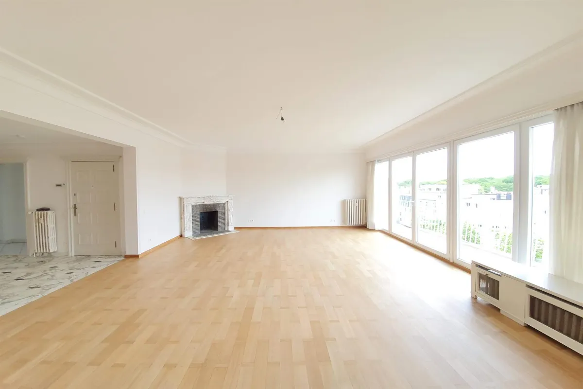 Appartement te  huur in Ukkel 1180 3200.00€ 4 slaapkamers 220.00m² - Zoekertje 629983