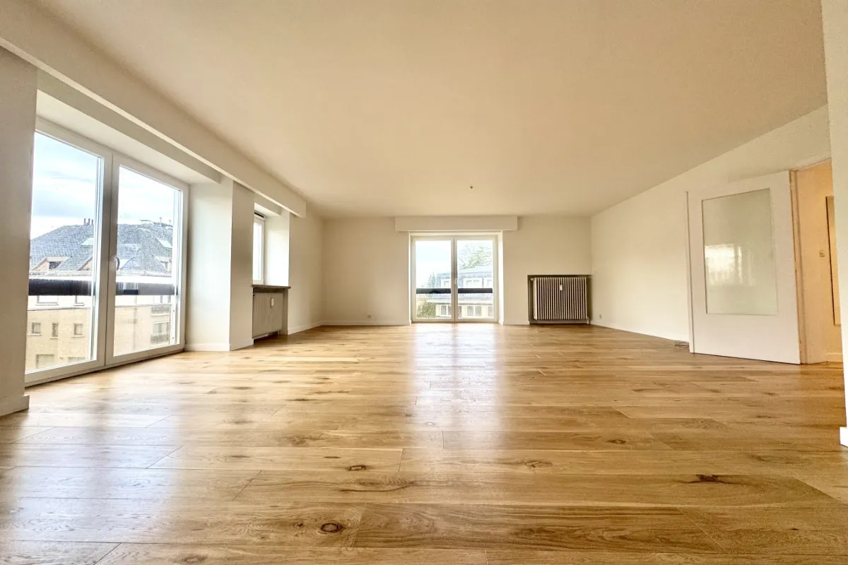 Appartement te  huur in Ukkel 1180 1750.00€ 3 slaapkamers 113.00m² - Zoekertje 630105