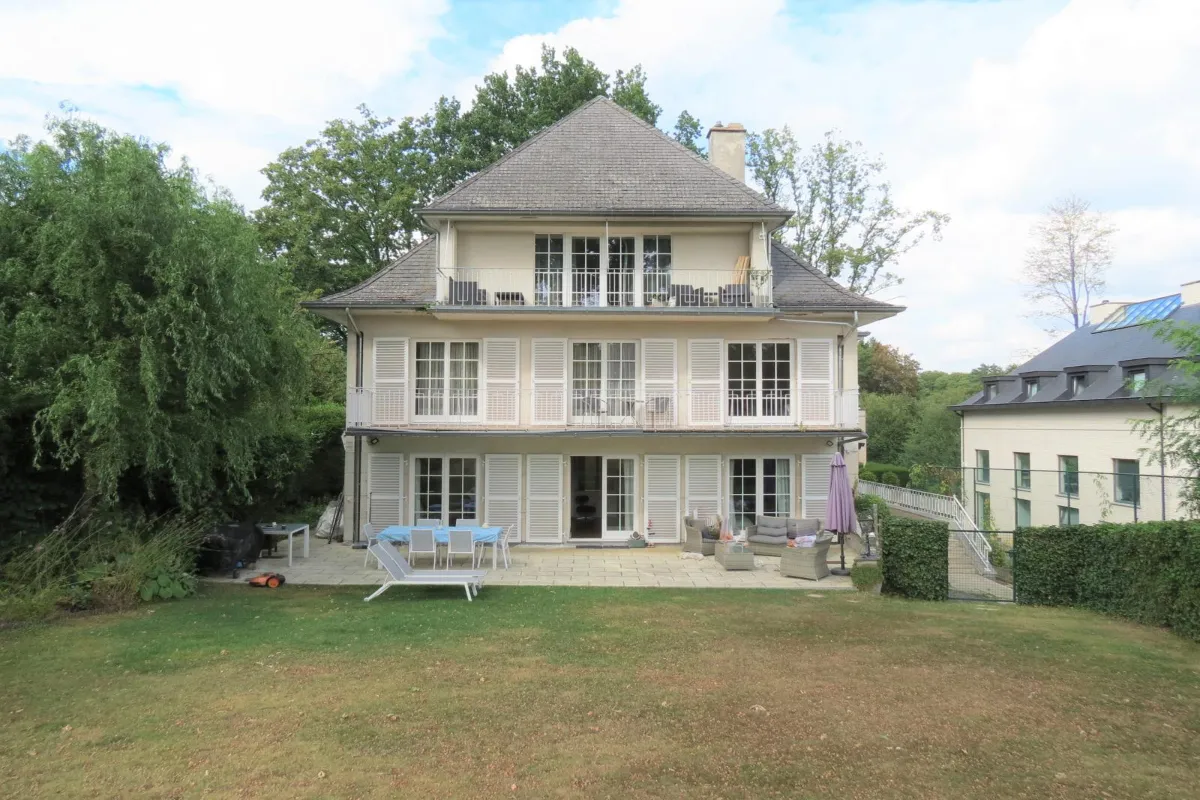 Rez-de-chaussée à louer à Woluwe-Saint-Pierre 1150 2300.00€ 3 chambres 209.00m² - annonce 629777