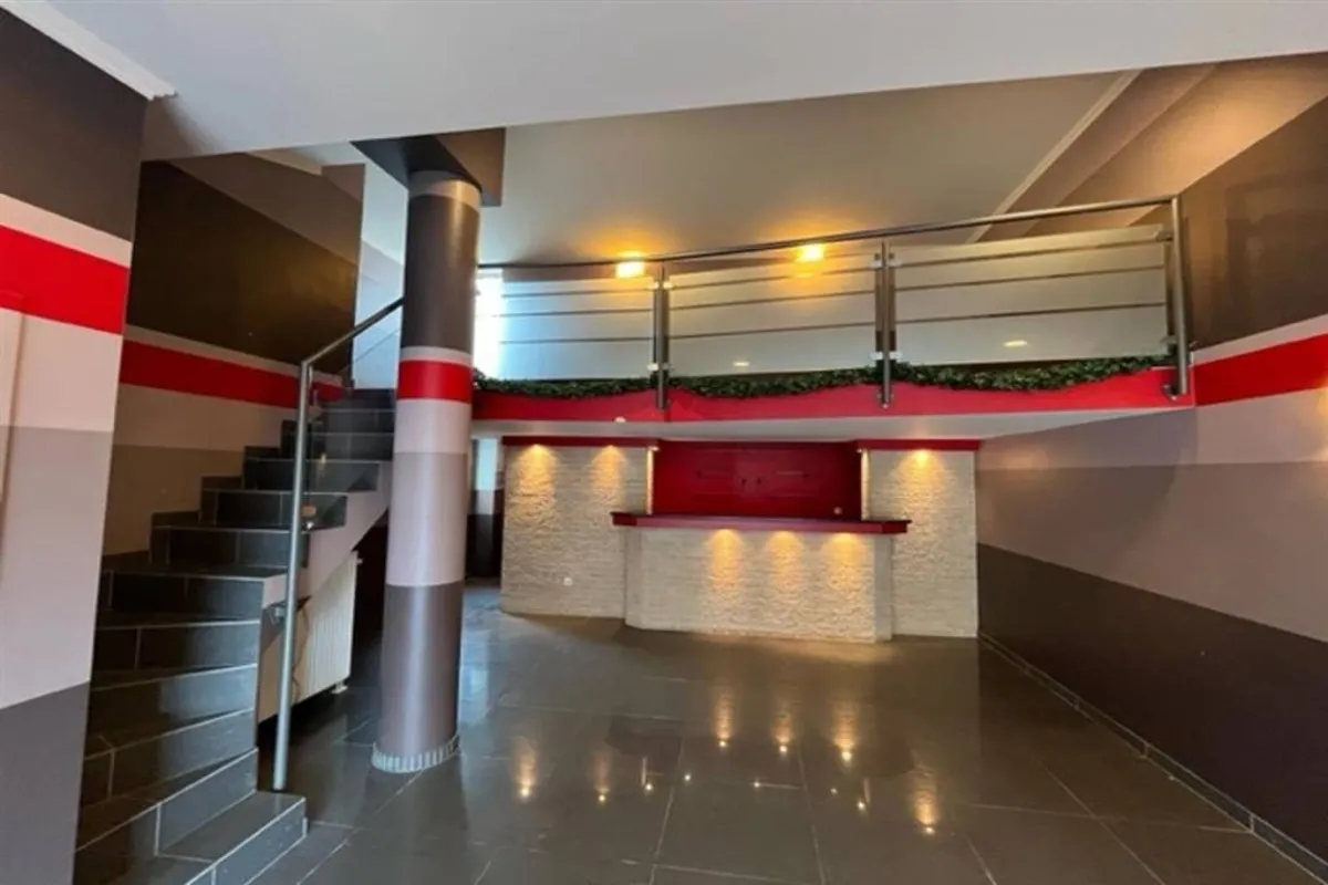 Handelszaak te  huur in Marcinelle 6001 680.00€  slaapkamers m² - Zoekertje 629693