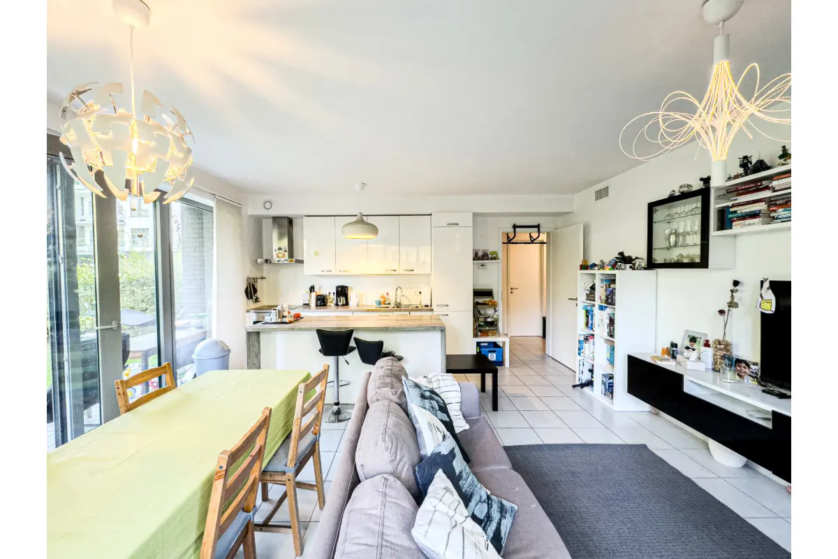 Benedenverdieping te  koop in Sint-Jans-Molenbeek 1080 289000.00€ 2 slaapkamers 83.00m² - Zoekertje 630377