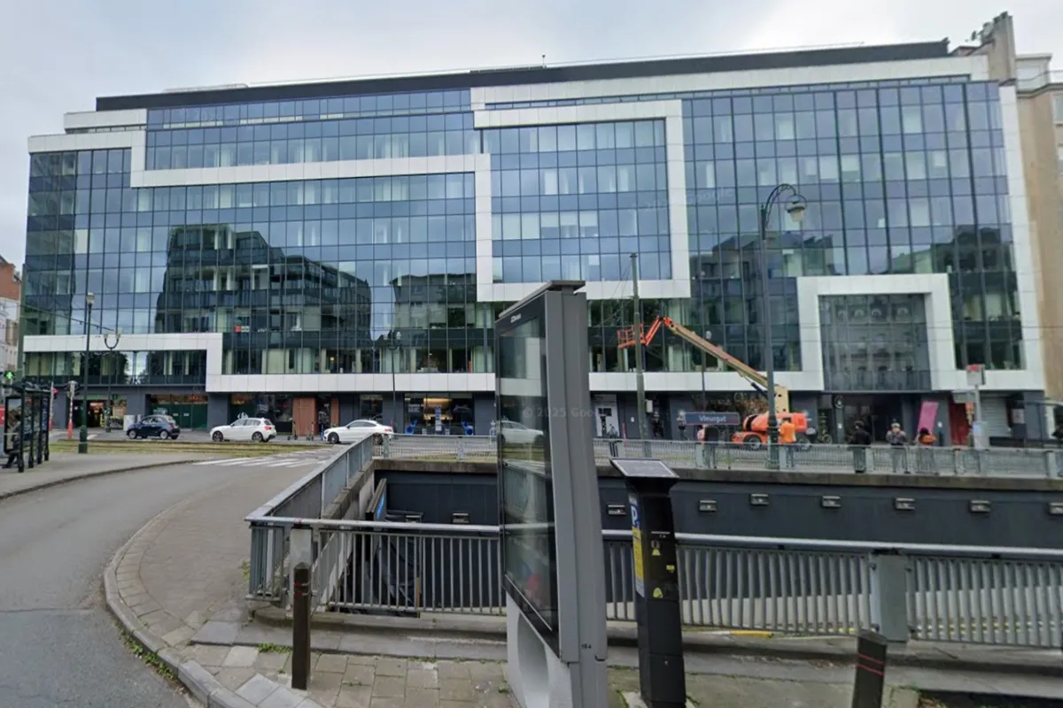 Commerce à louer à Bruxelles 1000 16155.00€  chambres 1077.00m² - annonce 630878