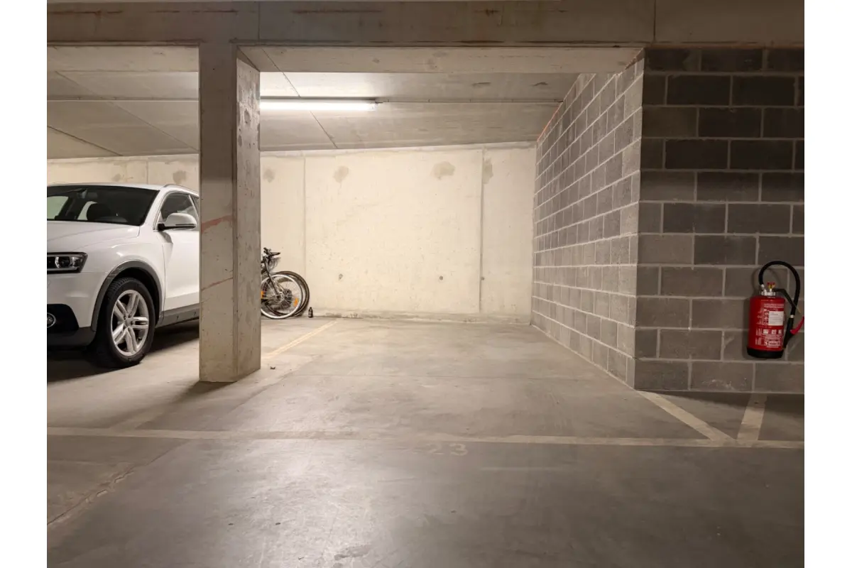 Parking & garage te  huur in Ukkel 1180 120.00€  slaapkamers m² - Zoekertje 632151