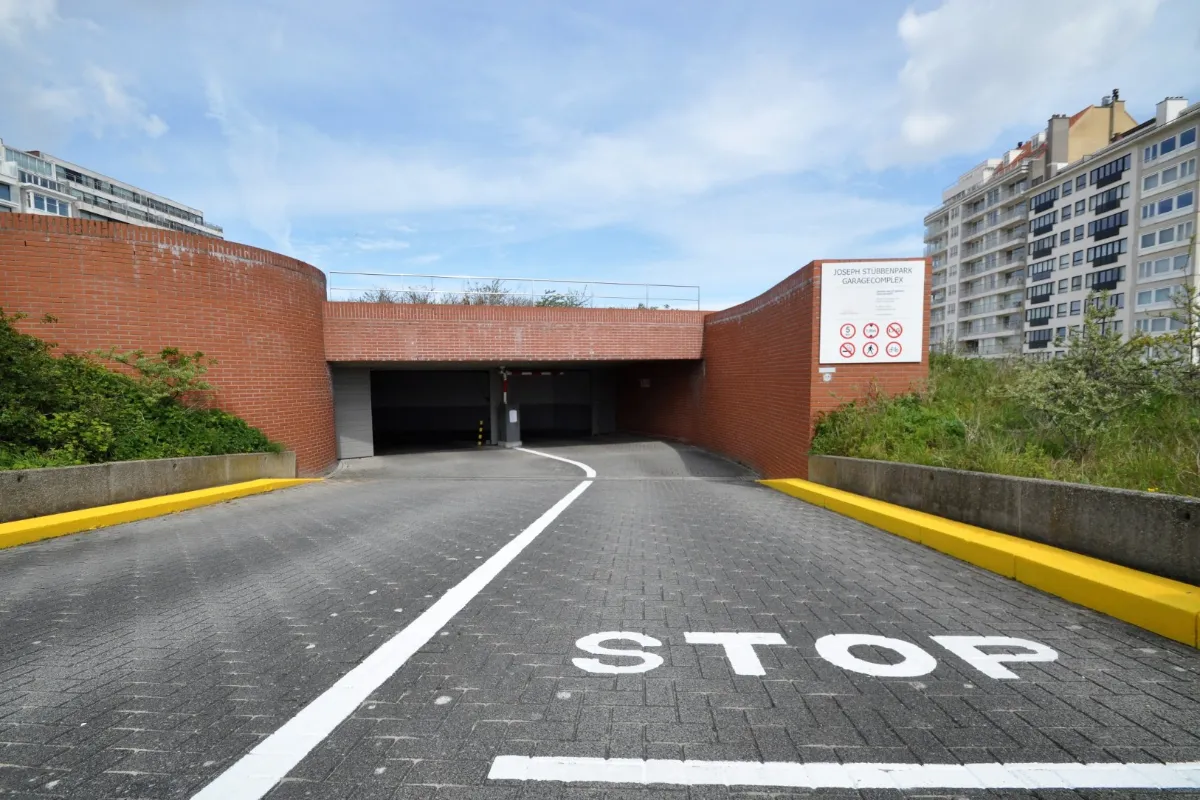 Parking / garage à louer à Heist-aan-Zee 8301 1750.00€  chambres m² - annonce 632785