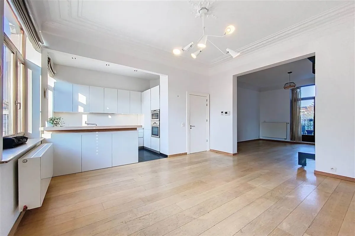 Appartement te  in Elsene 1050 2300.00€ 3 slaapkamers 125.00m² - Zoekertje 633065