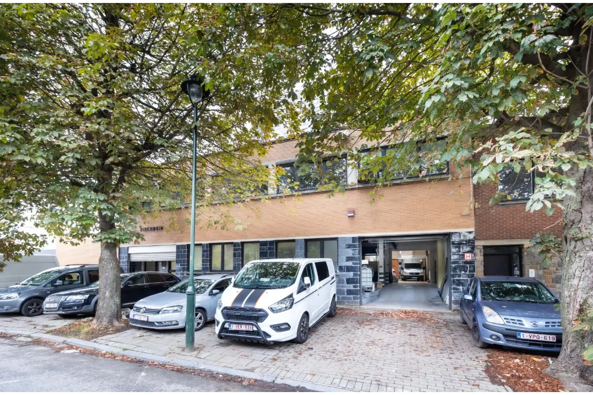 Handelszaak te  huur in Anderlecht 1070 6160.00€  slaapkamers 1195.00m² - Zoekertje 632886