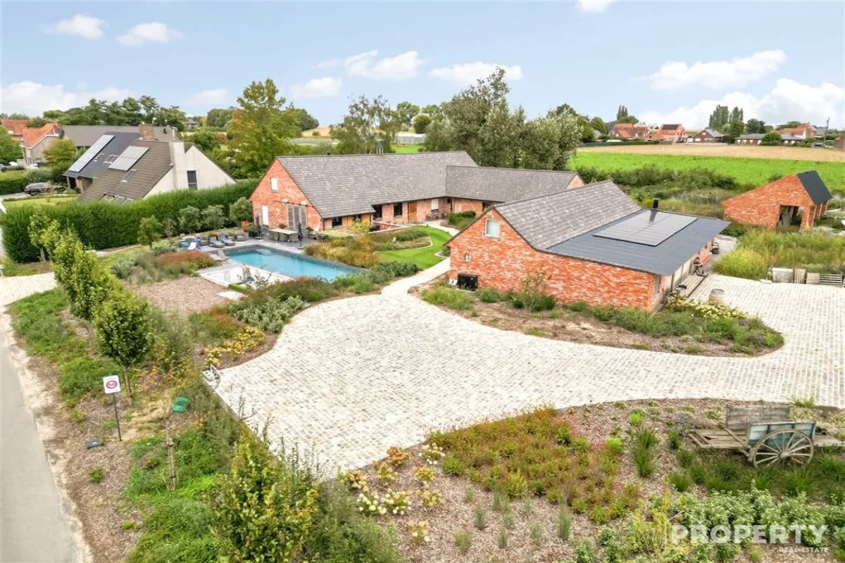 Handelszaak te  koop in Hulste 8531 1450000.00€ 3 slaapkamers 640.00m² - Zoekertje 632826