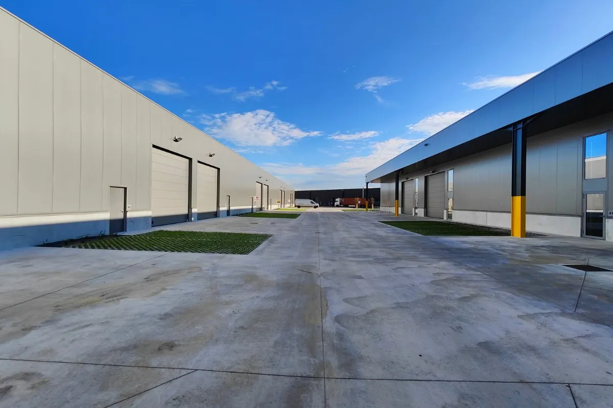 Handelszaak te  koop in Brugge 8000 394068.00€  slaapkamers 227.00m² - Zoekertje 633640