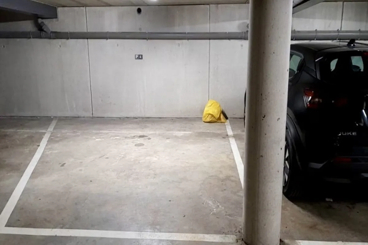 Parking / garage à louer à Dave 5100 90.00€  chambres m² - annonce 633863