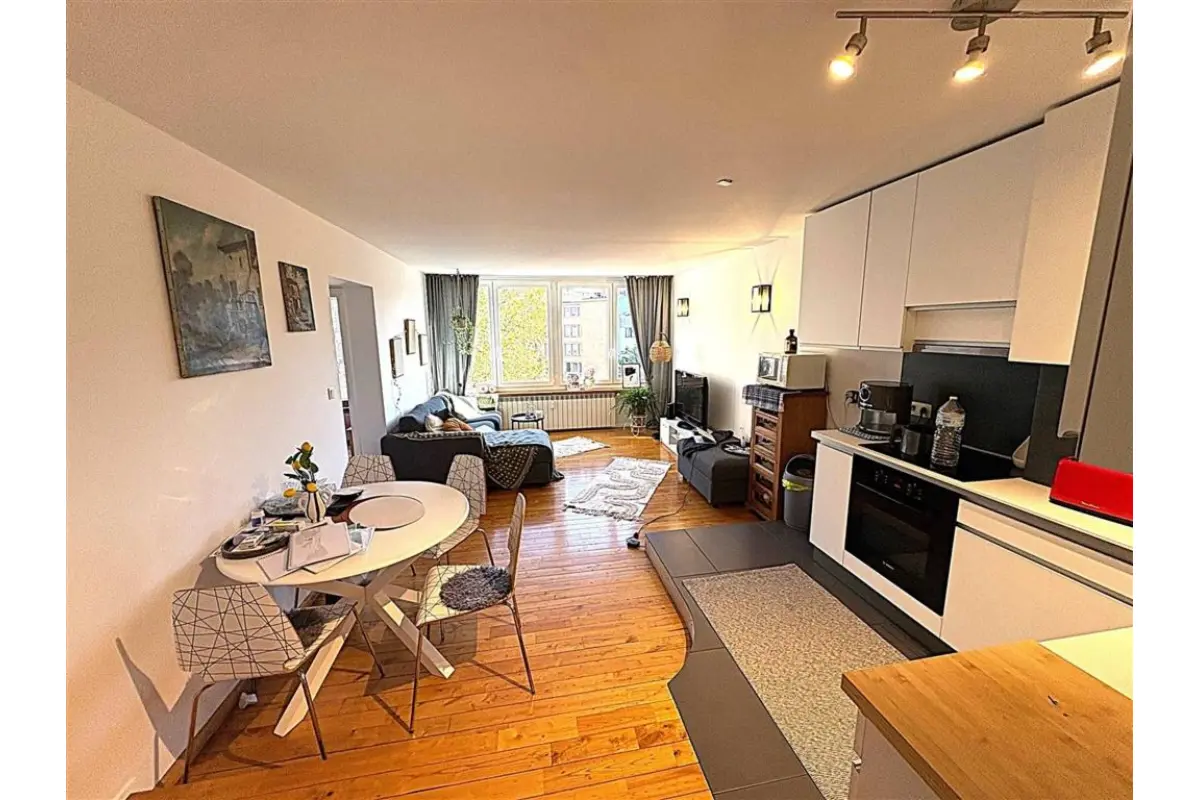 Appartement te  koop in Sint-Gillis 1060 275000.00€ 1 slaapkamers 70.00m² - Zoekertje 634637