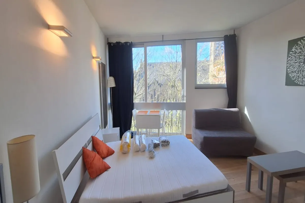 Appartement à louer à Uccle 1180 700.00€  chambres m² - annonce 633993