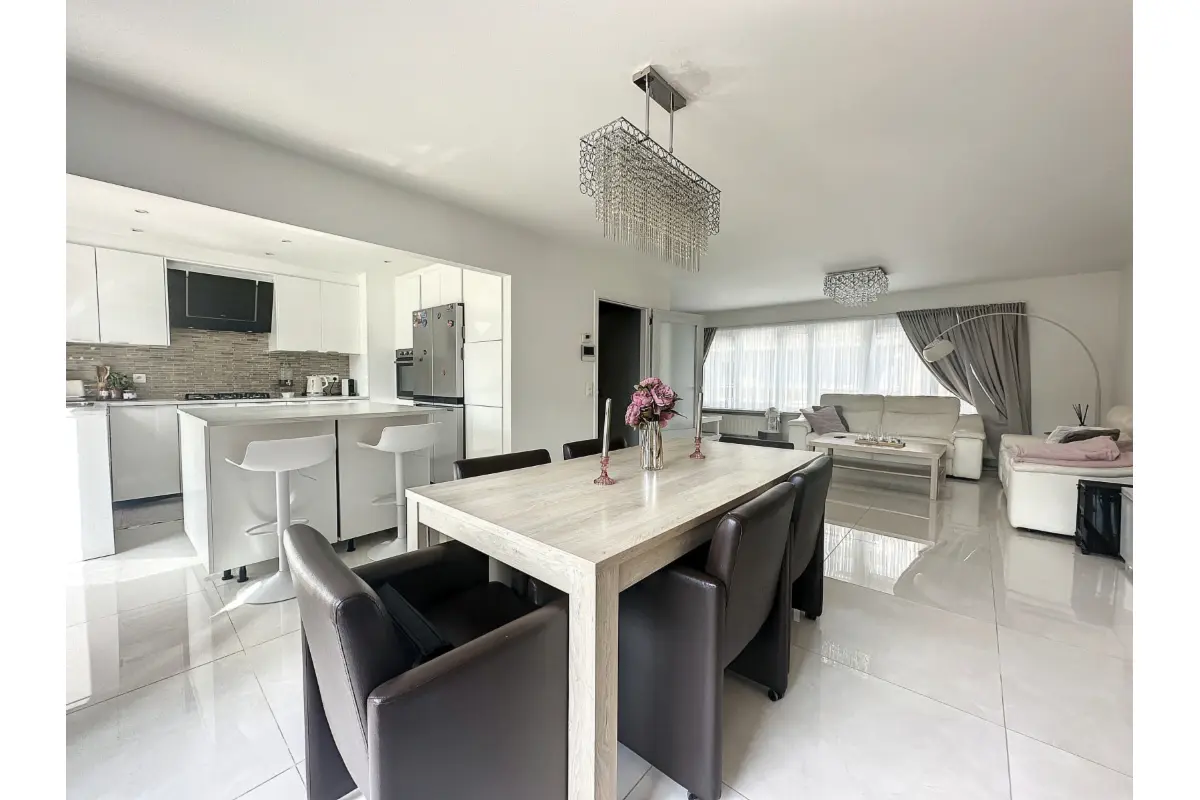 Huis te  koop in Sint-Jans-Molenbeek 1080 675000.00€ 4 slaapkamers 202.00m² - Zoekertje 634391