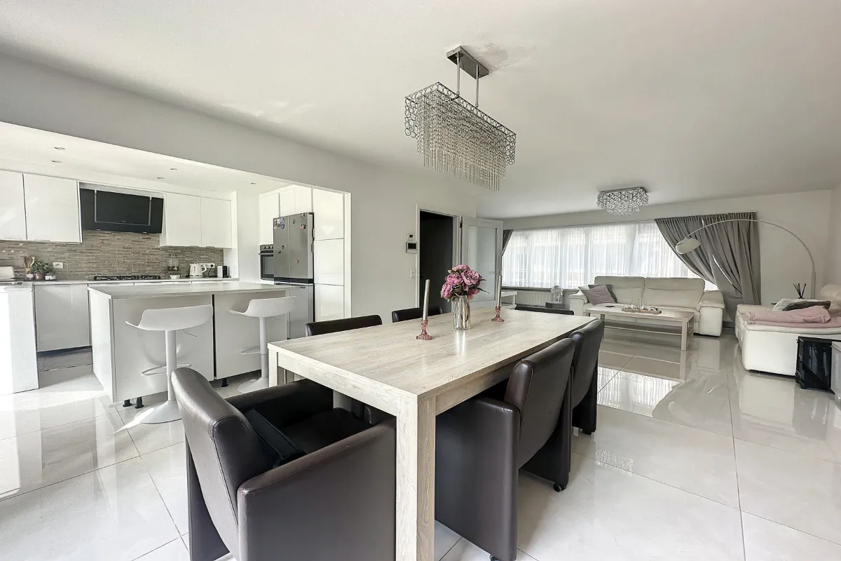 Maison à  à Molenbeek-Saint-Jean 1080 675000.00€ 4 chambres 202.00m² - annonce 634391